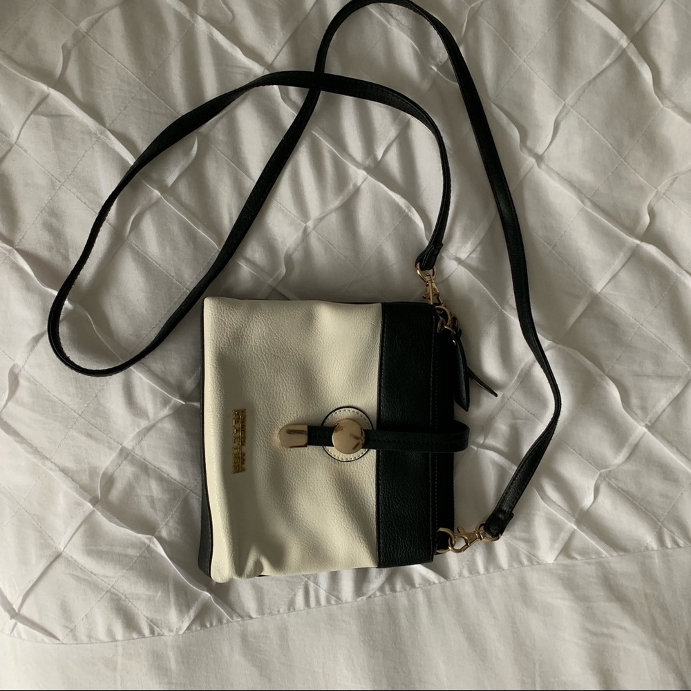 Kenneth Cole Reaction Crossbody